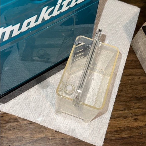 Makita 3-Cup 18-Volt LXT/12-Volt MAX CXT Lithium-Ion Teal Cordless Coffee Maker - Picture 11 of 13